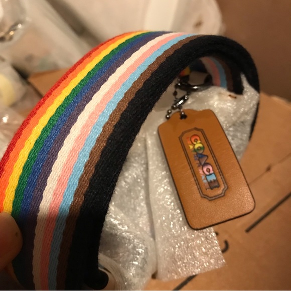 🌈 Coach Sullivan Pack In Rainbow Signature Canvas - Picture 16 of 16